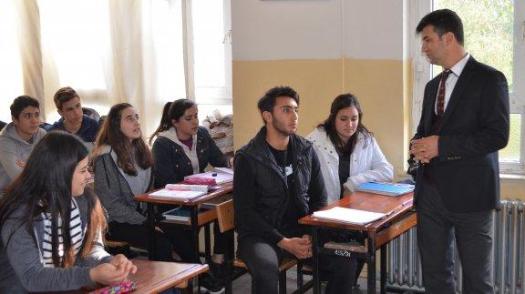 İlçe Milli Eğitim Müdürümüz Sayın İsa Bal, Şube Müdürümüz Sayın Coşkun Demir bugün Milas Cumhuriyet Anadolu Lisesini ziyaret ederek öğrencilerle bir araya geldiler. 