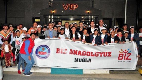 "Biz Anadoluyuz Projesi" kapsamında Ağrı İlinden gelen 50 öğrenci ve beraberinde gelen öğretmenler Milas Bodrum Havalimanında karşılandı.
