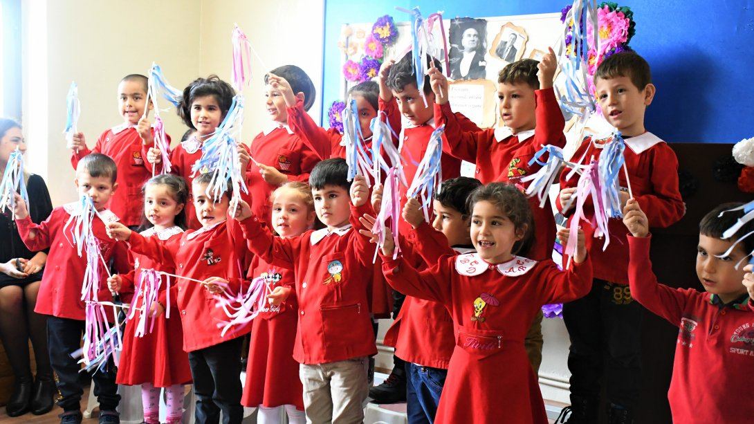 İlçe Milli Eğitim Müdürümüz Sn İsa BAL, Selimiye İlkokulu tarafından düzenlenen 24 Kasım Öğretmenler Günü kutlama programına katıldı.