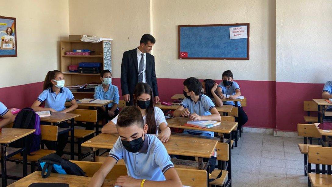 Milas İlçe Milli Eğitim Müdürü İsa Bal; Çamköy İlk Ortaokulunu ziyaret etti.
