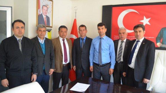 Milas Mesleki ve Teknik Anadolu Lisesi Okul Müdürü Hamit İZDAŞ ve öğretmenlerine başarı belgeleri verildi.