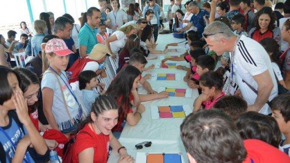Milas Balık Festivalinin 2.Gününde Konuk Öğrencilerle Tanışma Kahvaltısı yapıldı ve Çocuk Oyunlarının Tanıtıldı. 