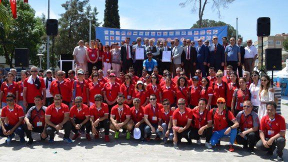 Milas 1.Uluslararası Balık Festivali ve Çocuk Oyunları Şenliğinin 5.gününde Topaç Çevirmede Guinness Rekoru Kırıldı.