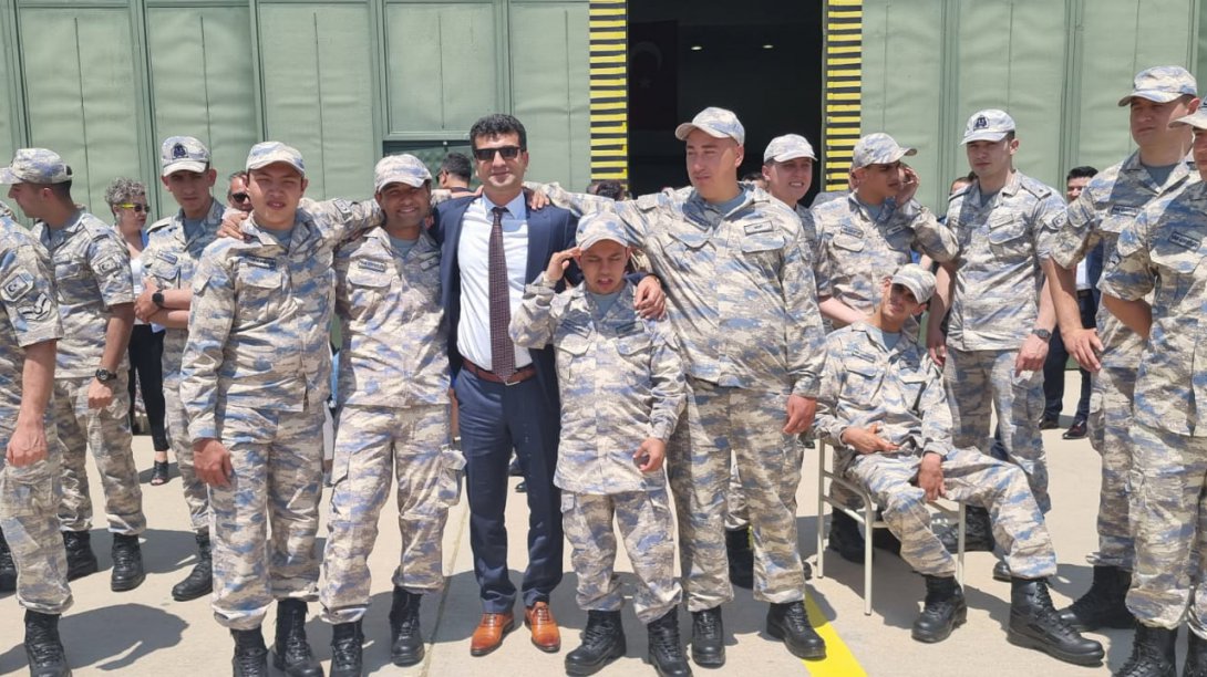 10-16 Mayıs Engelliler Haftası dolayısıyla Milas Hava Meydan Komutanlığı'nda temsili askerlik töreni gerçekleştirildi.