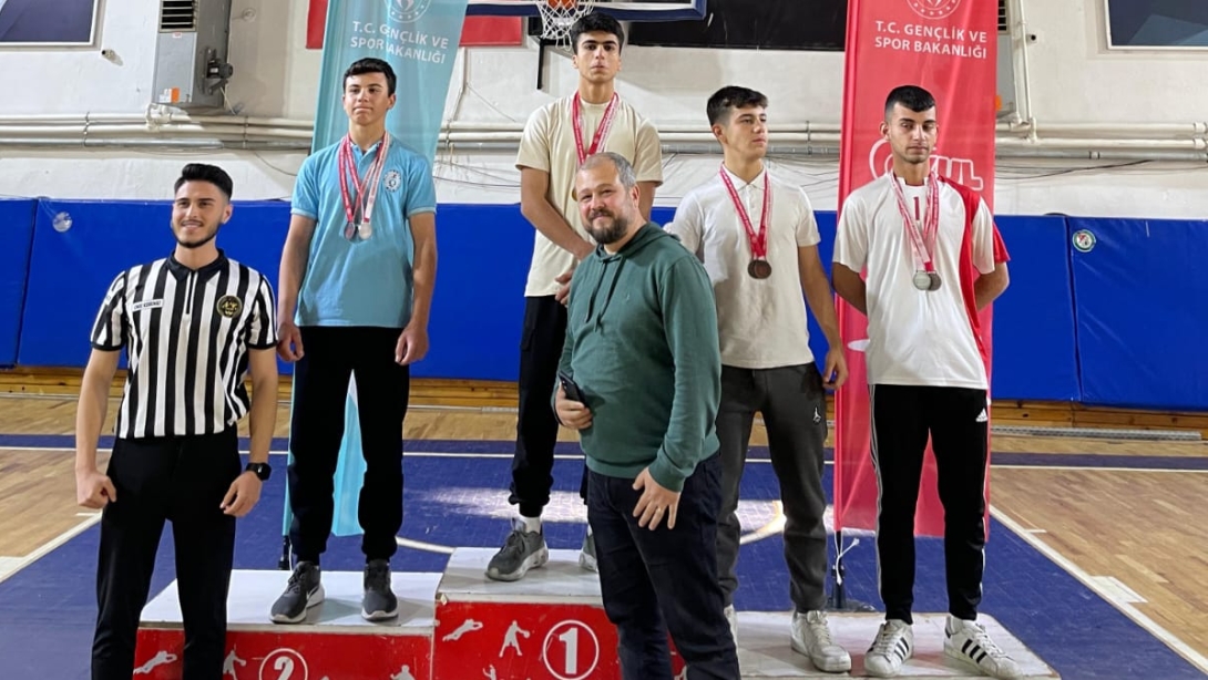 Dr. Mete Ersoy Anadolu Lisesi'nin Sportif Başarısı.