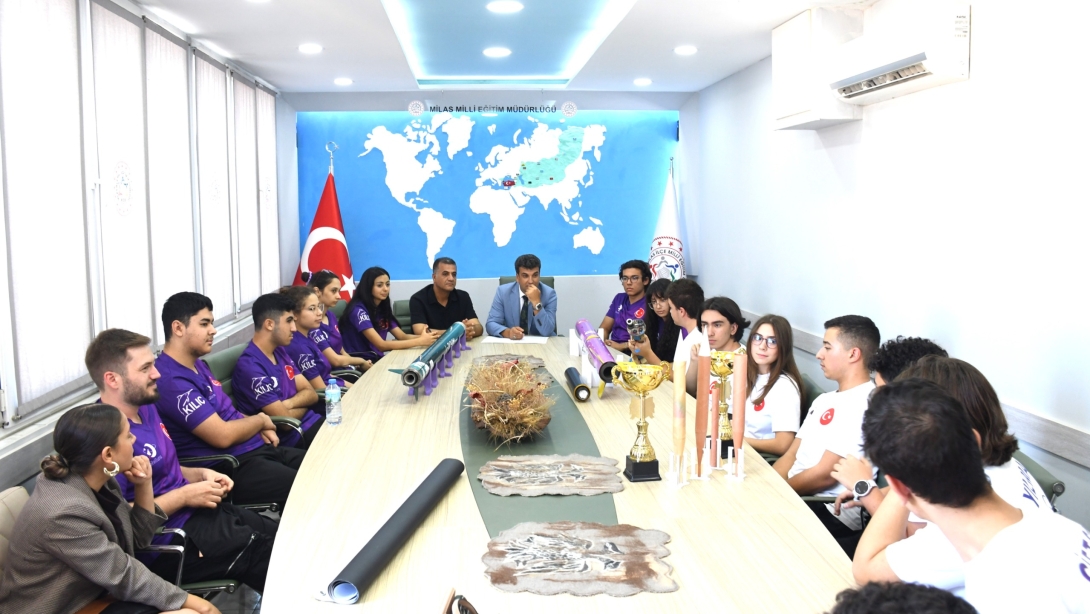 Teknofest Roket Yarışması'nda Derece Alan Öğrencilerinden İlçe Milli Eğitim Müdürümüze Ziyaret