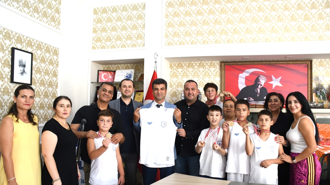 Türkiye Şampiyonu Sempati Spor Kulübü'nden İlçe Milli Eğitim Müdürümüze Ziyaret