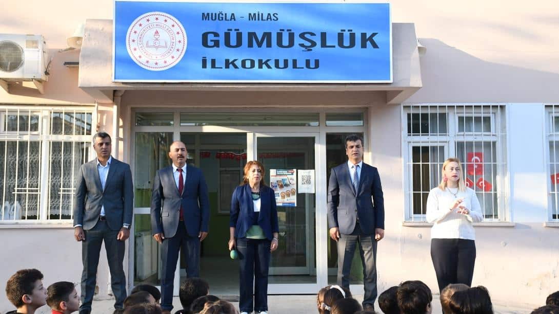 Yeni Haftaya Bayrak Töreni ile Başlangıç